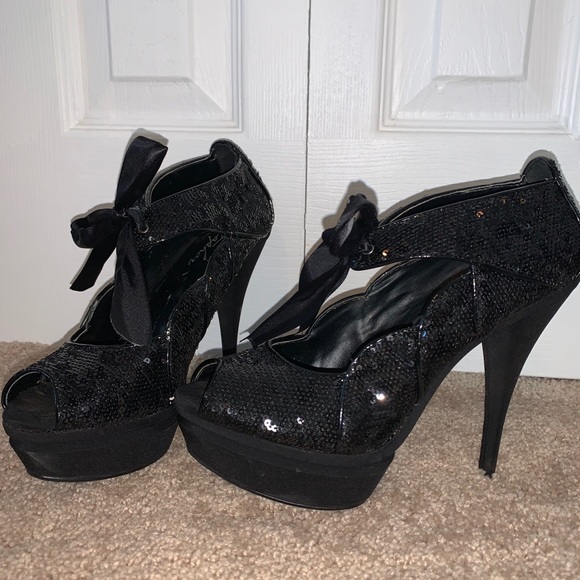 Shoes - Picture 2 of 4